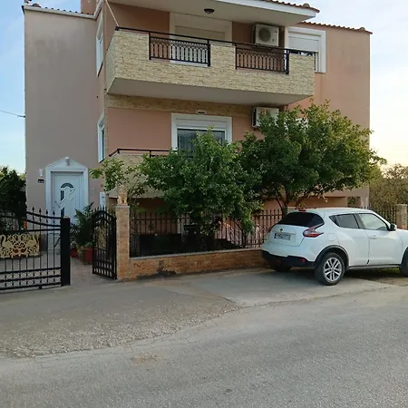 Апартаменты Babis House Лименария