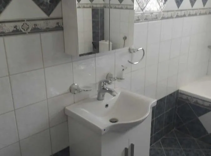 Апартаменты Babis House *