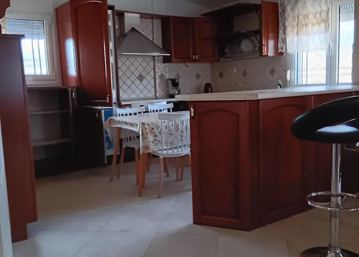 Babis House Лименария