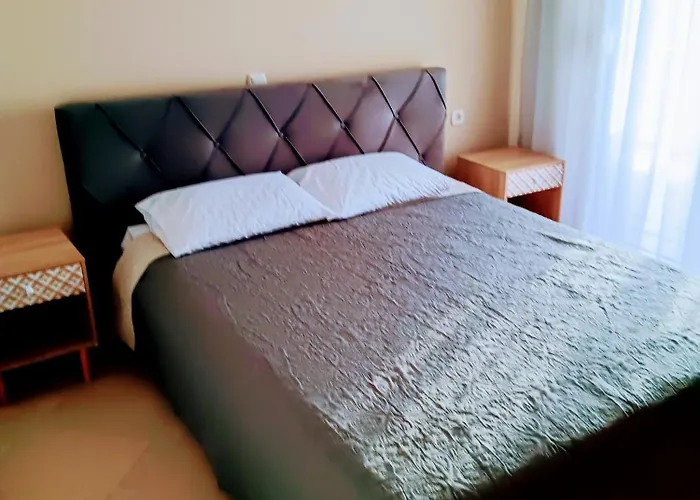 Апартаменты Babis House *