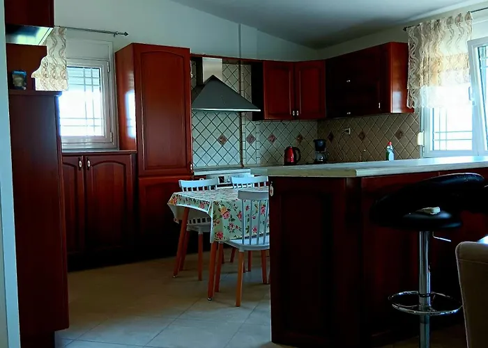 Babis House Лименария